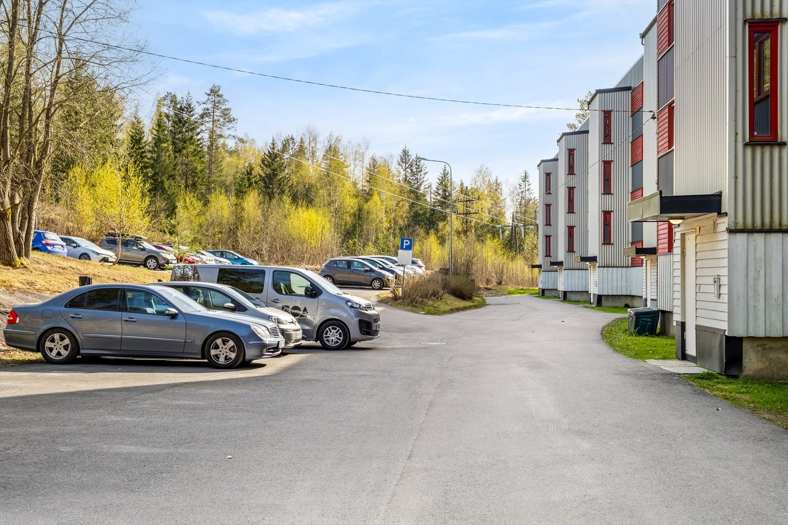 Leiligheten disponerer også parkering. Galleribilde