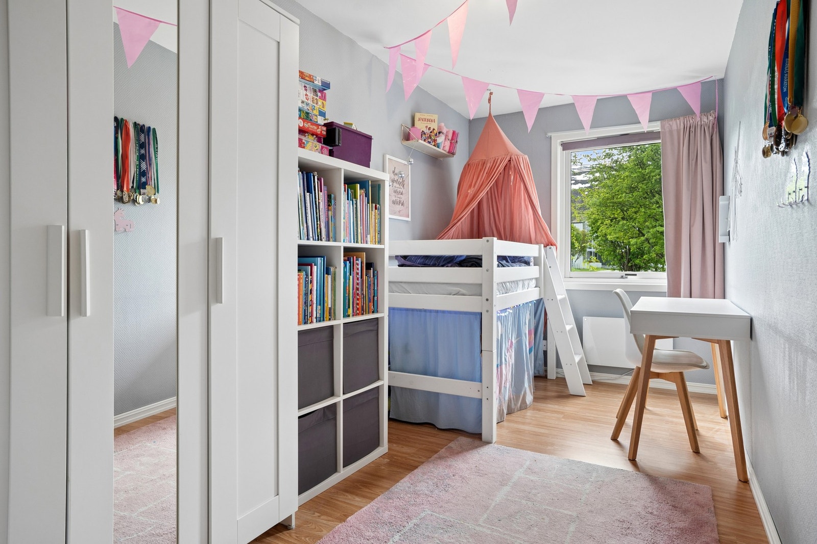 Soverom 3- Alle soverommene har vinduer med 2-lags energiglass. Galleribilde