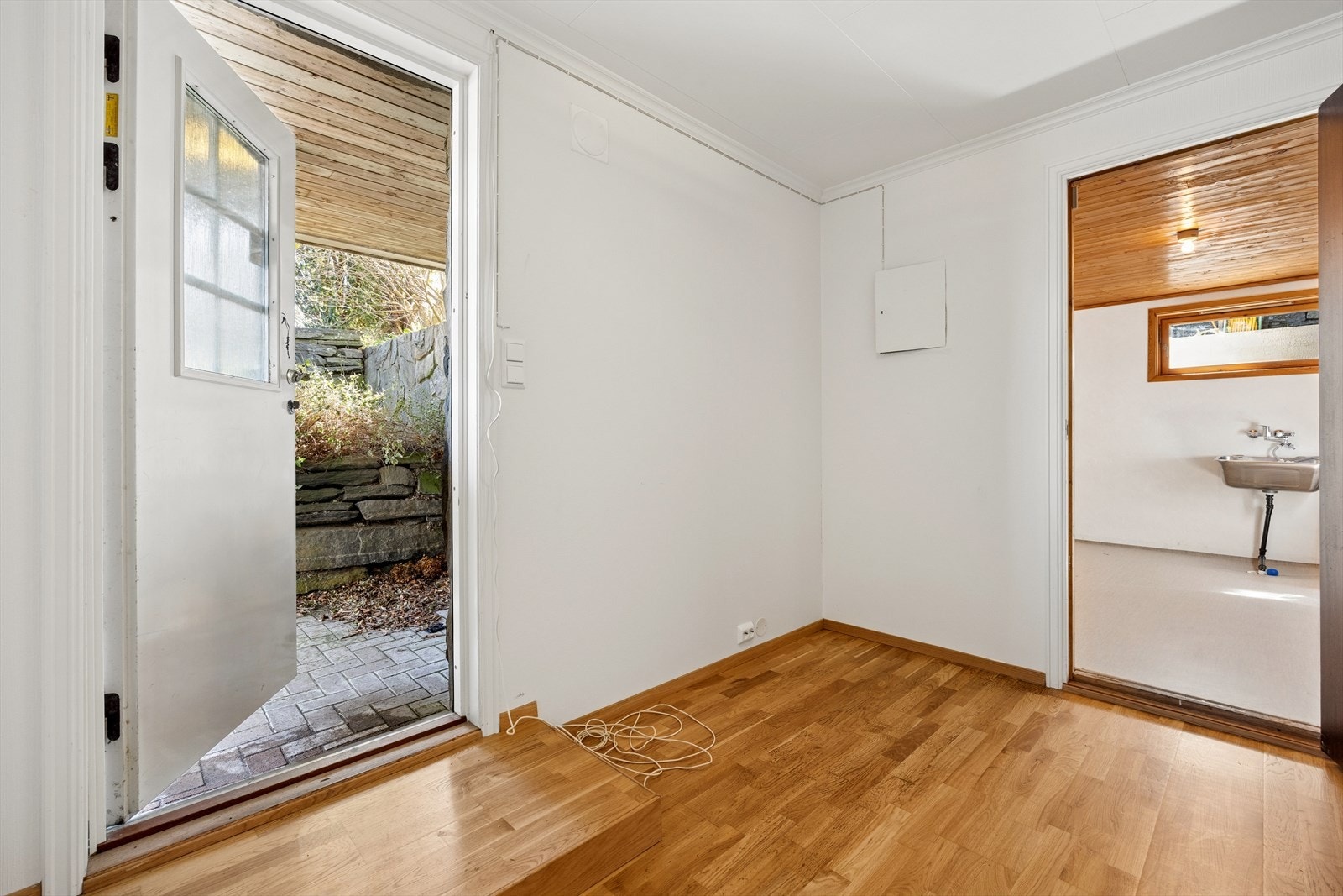Inngang til kjellerleilighet. Galleribilde