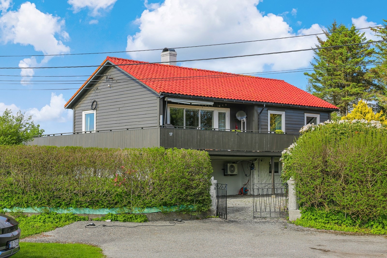 - Parkeringsmulighet rett utenfor porten - Galleribilde