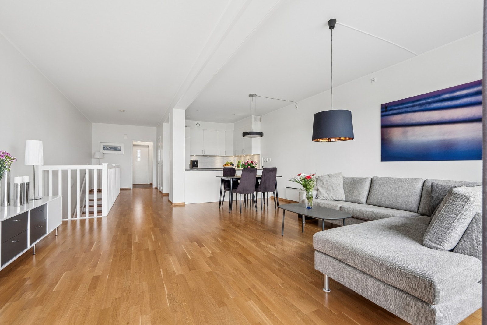 En lys og luftig hovedetasje med god romfølelse. Galleribilde