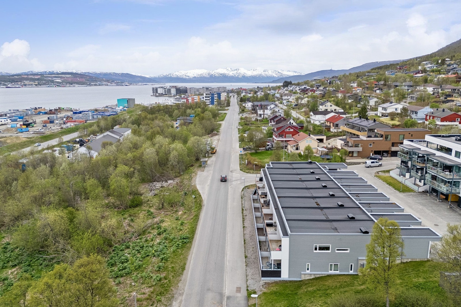 Bussholdeplassen Marinelageret er kun ett minutt unna, med hyppige avganger til sentrum. Galleribilde