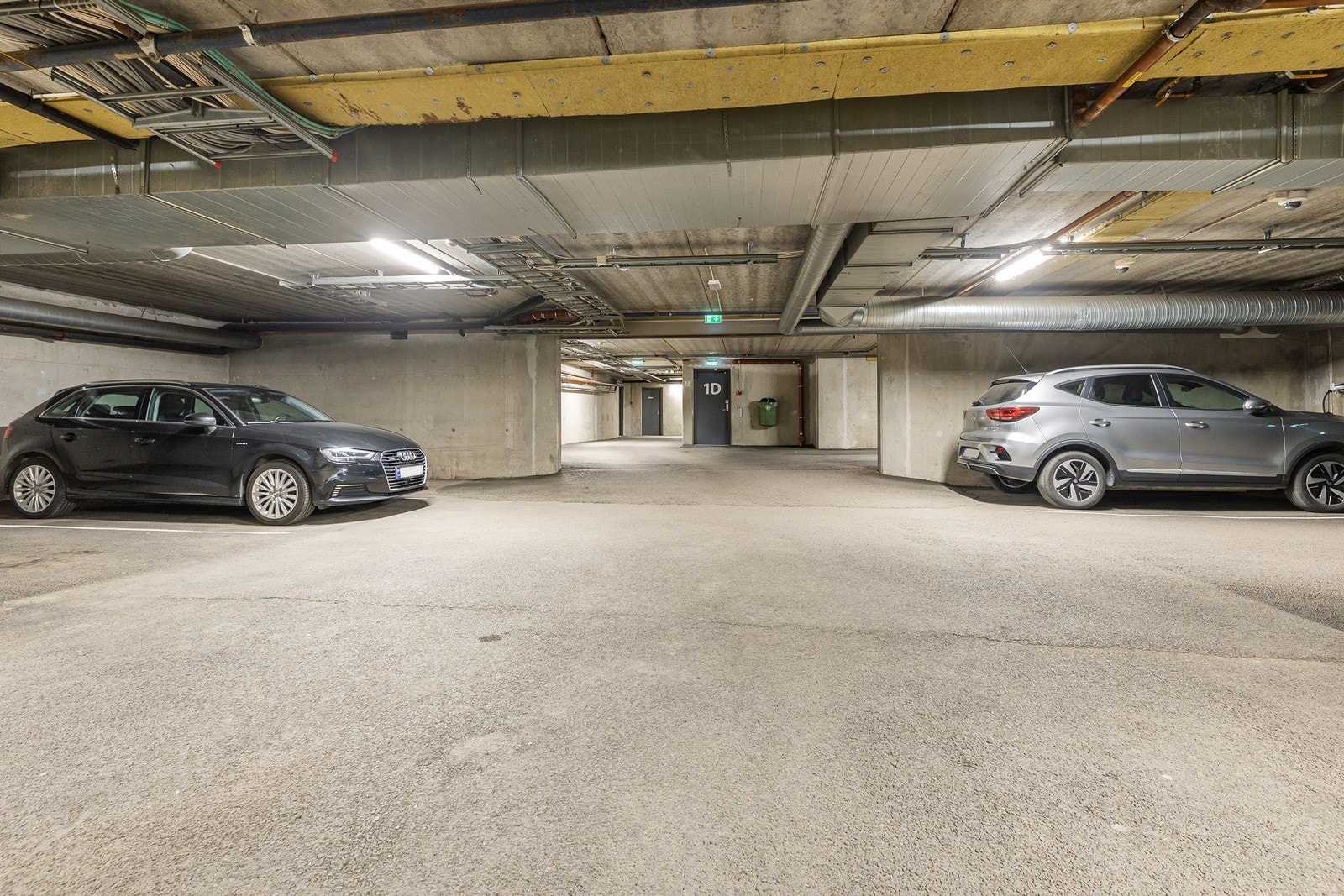 Det medfølger garasjeplass i felles garasjekjeller til leiligheten. Galleribilde