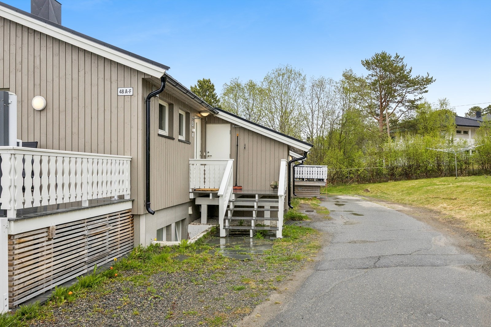 Eiendommen er en del av Myrullveien Borettslag, som ble etablert i 1981. Galleribilde