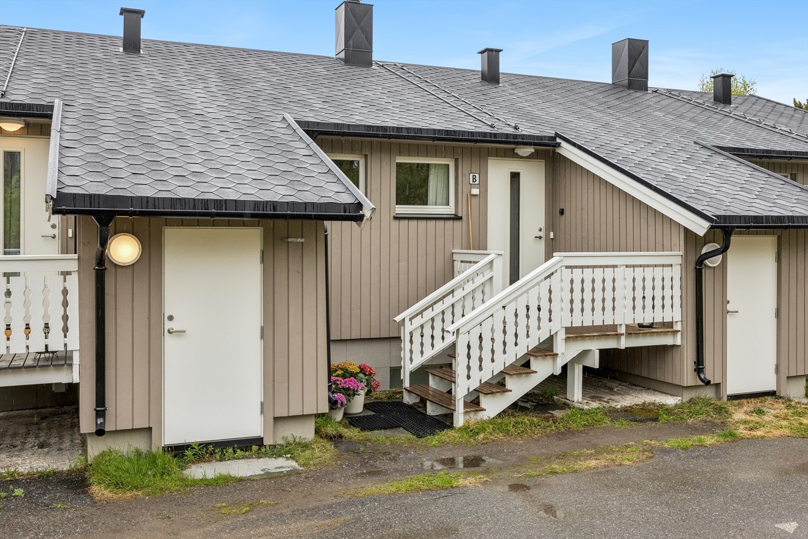 Inngangspartiet har en egen terrasse på 4 m². Galleribilde