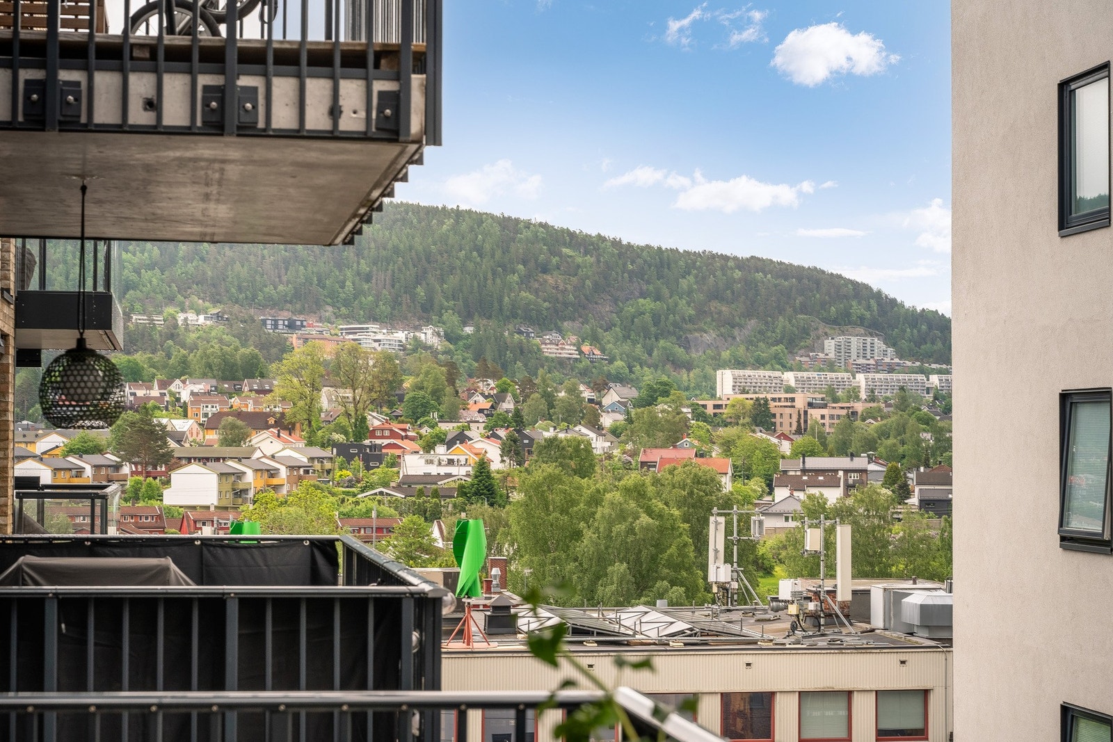 Luftig utsikt fra balkongen mot Grefsenåsen. Galleribilde