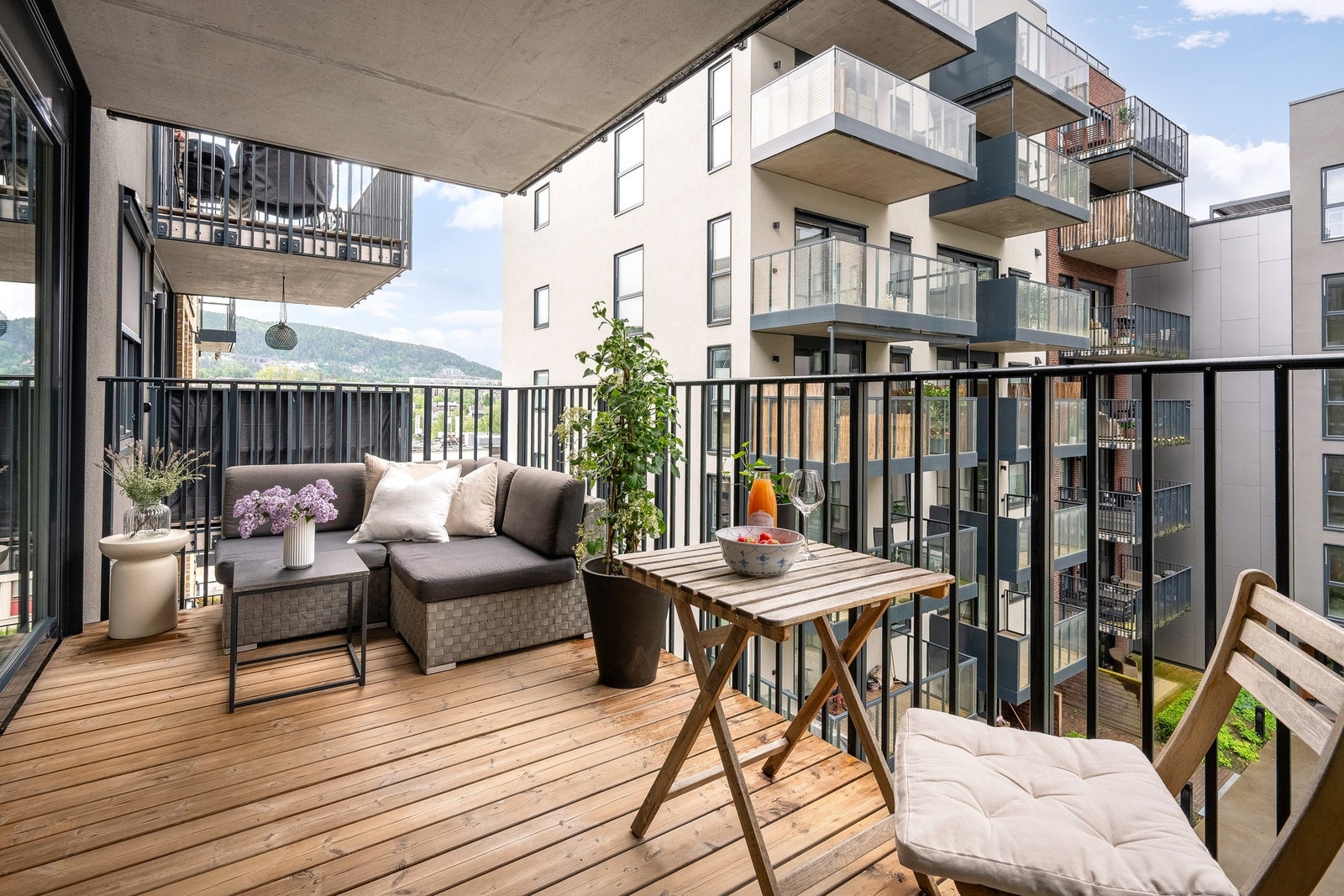 Moderne og innbydende 4-roms selveier fra 2021 beliggende i byggets 4. etasje. Galleribilde