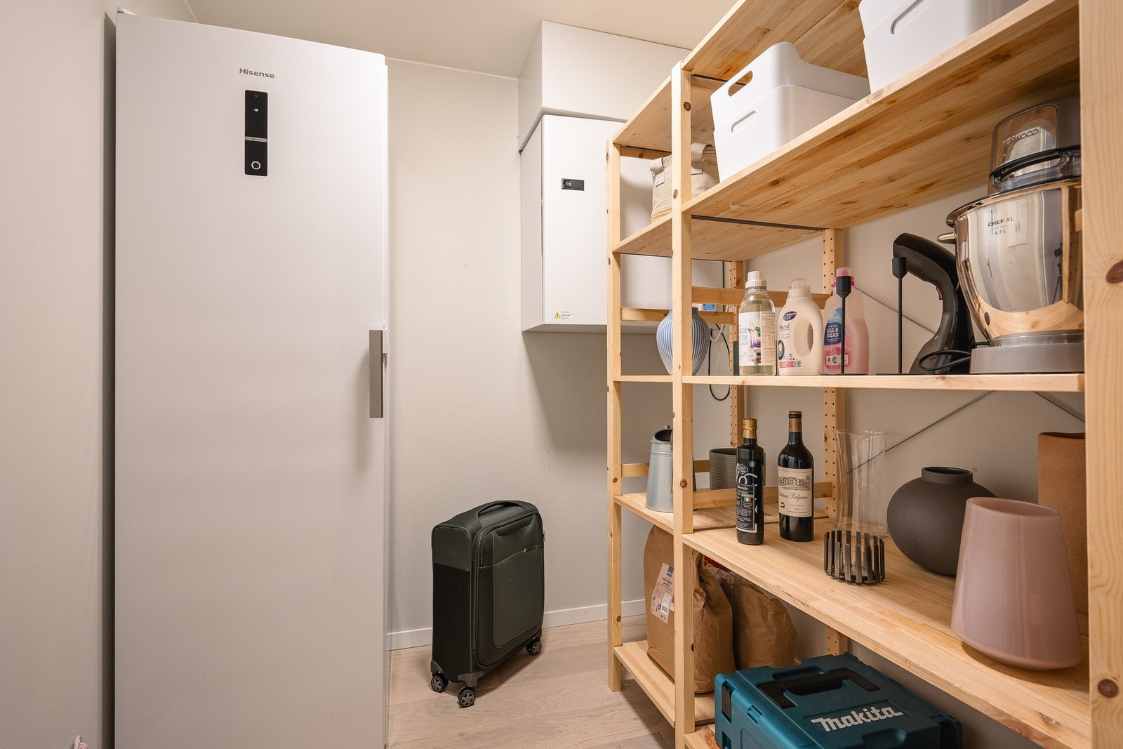 Praktisk bod i leiligheten. I tillegg er det en bod i kjeller på 6 m². Galleribilde