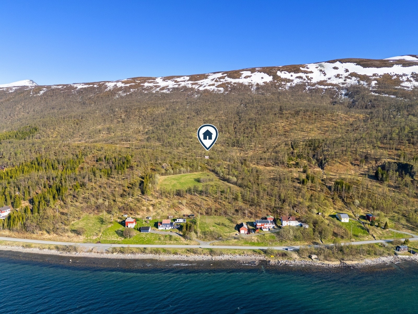 Flott naturtomt på ca. 2 mål i naturskjønne og rolige omgivelser. Galleribilde