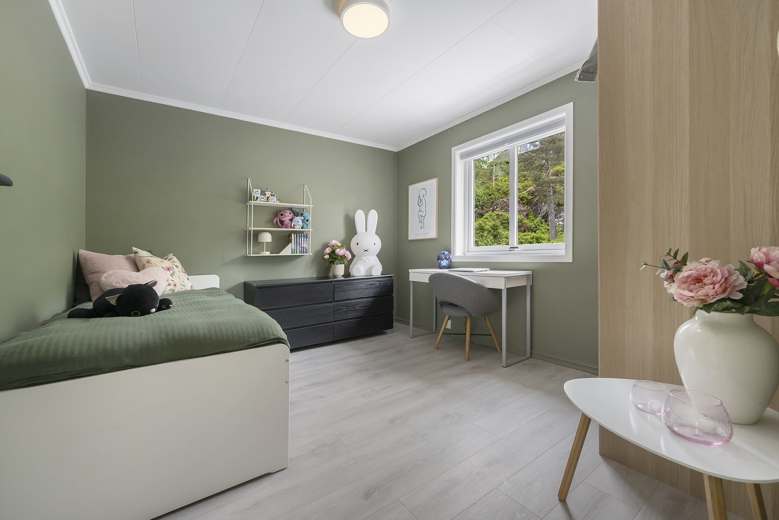 Soverom nr. 2 har også en romslig størrelse med plass til ønsket møblering. Galleribilde