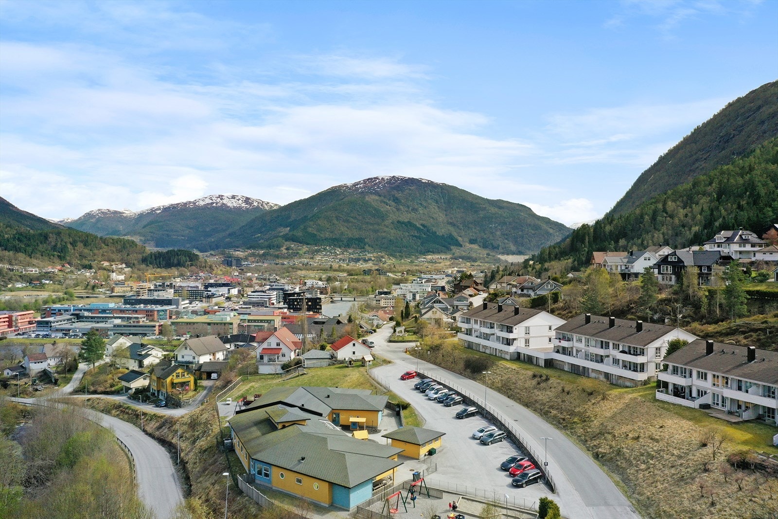Her får du en sentrumsnær plassering på Ytre Hafstad med kort gangavstand til barnehage og skole.
Husk å melde deg på visning! Galleribilde