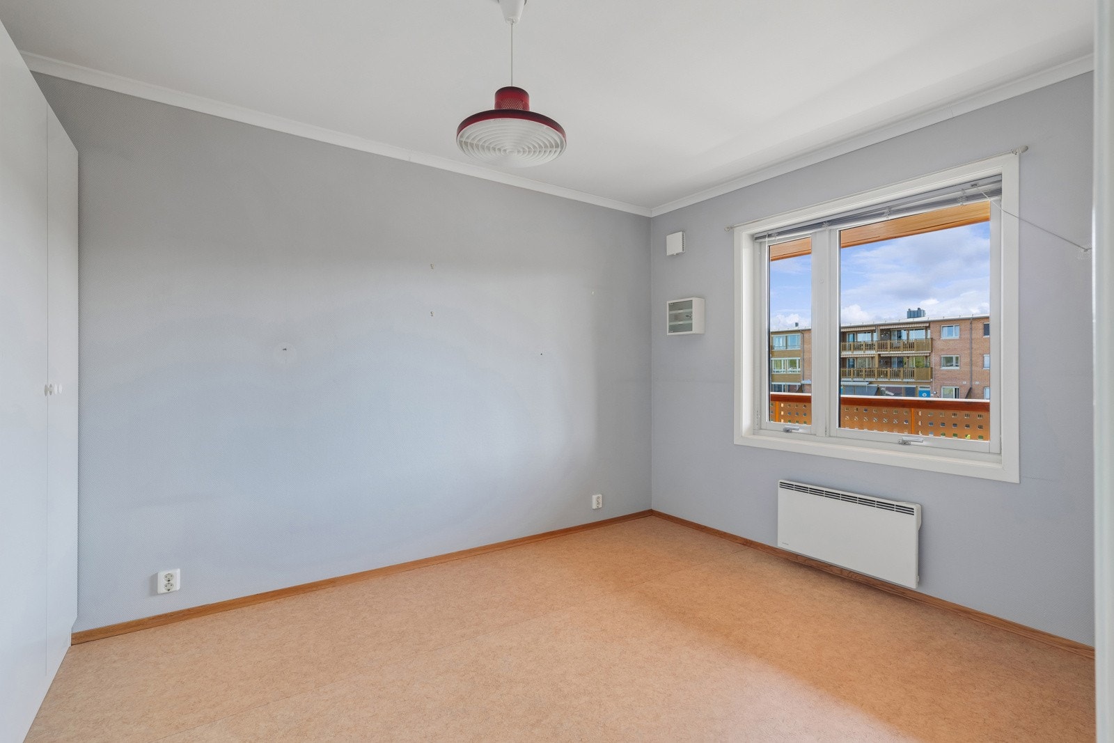 Soverom med garderebeskap Galleribilde