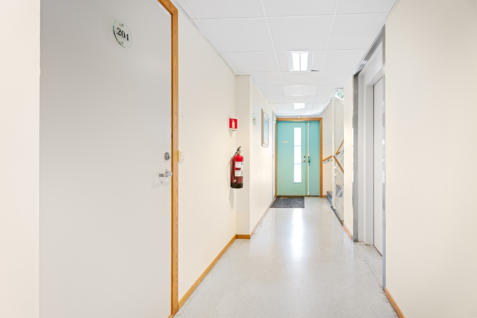 Felles inngangsparti med heis som tar deg til parkeringskjelleren. Galleribilde