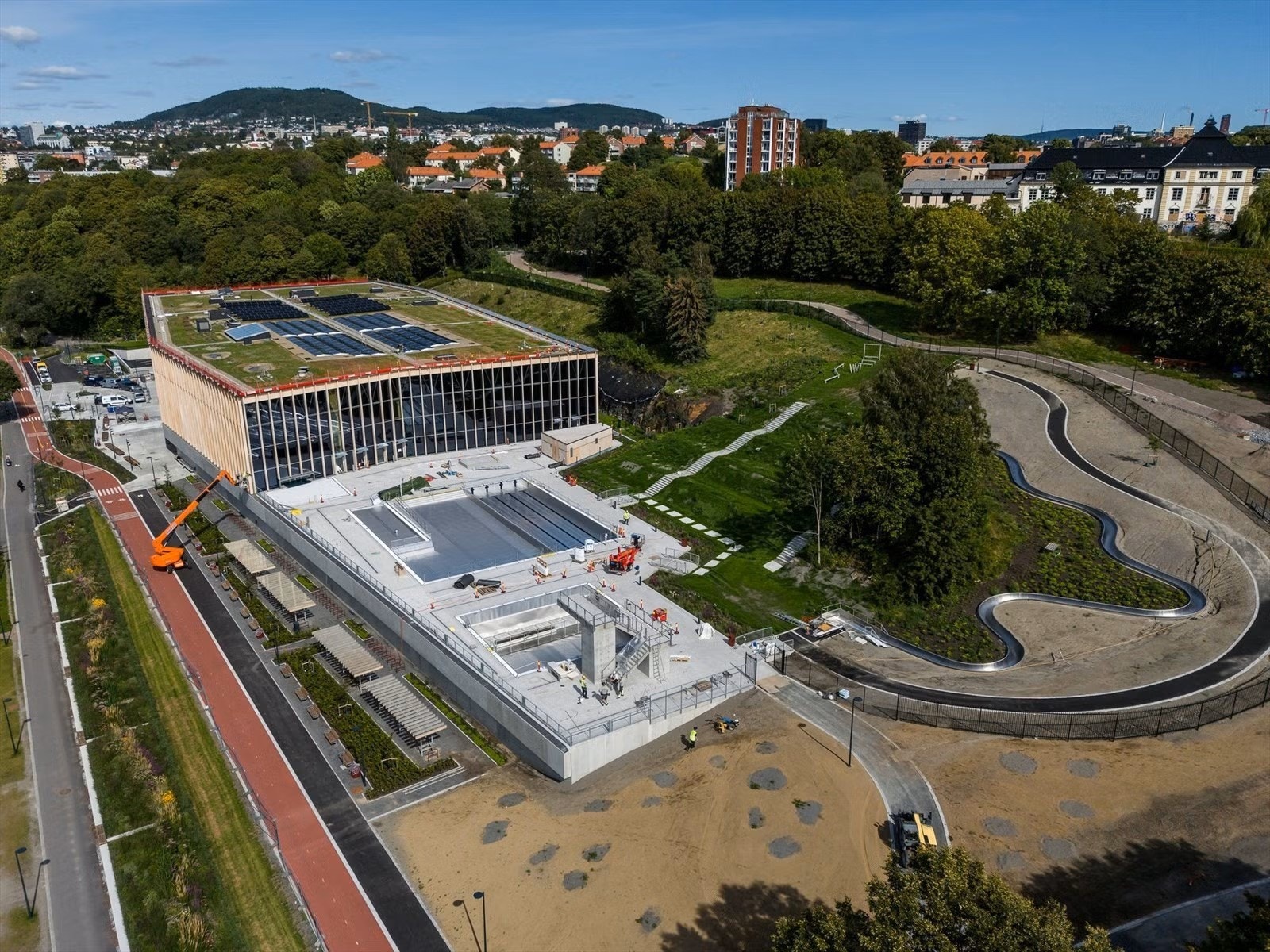 Nye Tøyenbadet ble ferdigstilt i fjor og er like ved boligen. Galleribilde