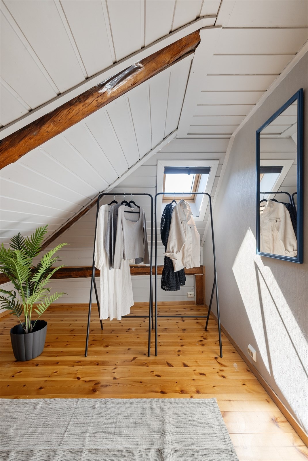 Soverom/walk-in closet Galleribilde