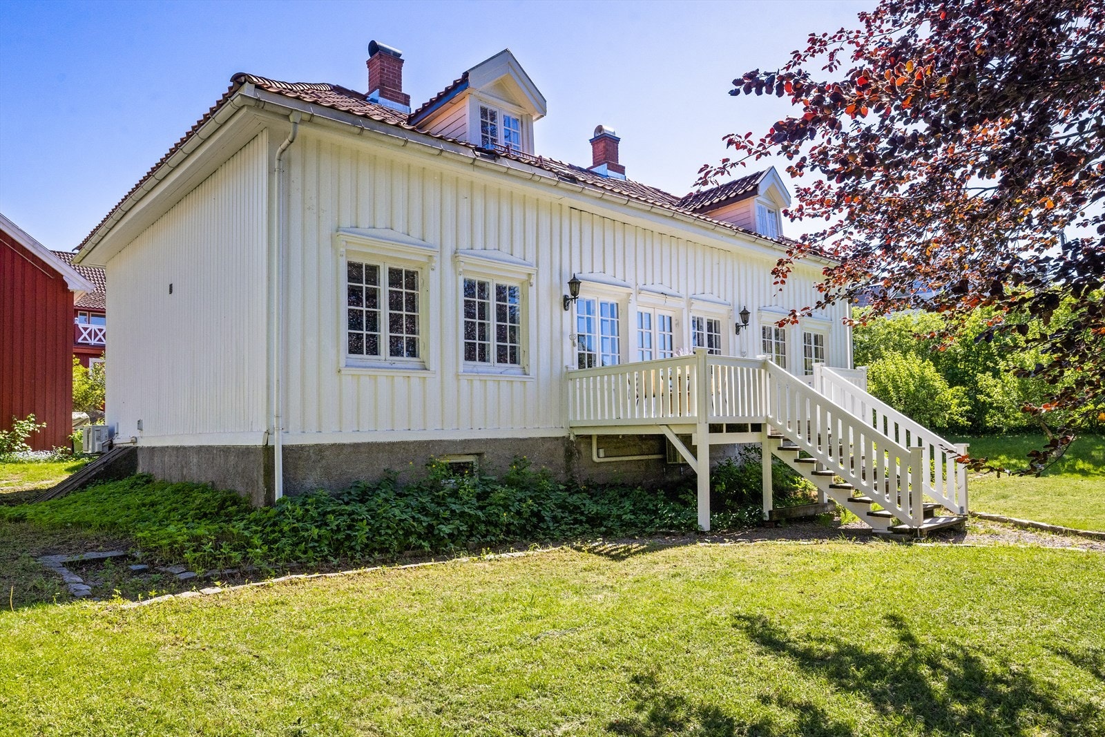 Tilbaketrukket og usjenert i rolig boligområde Galleribilde
