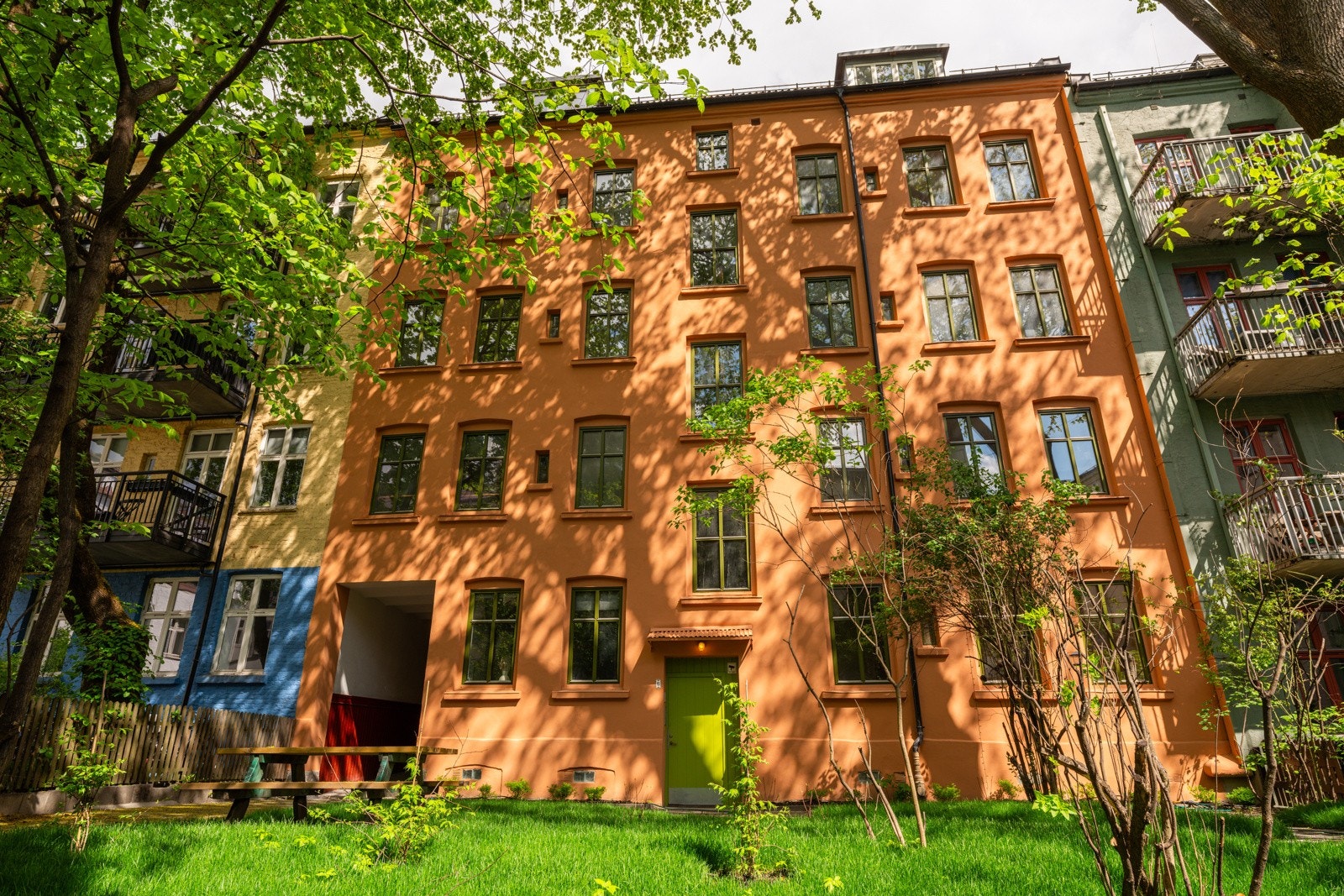 Meget sentral beliggenhet på Grünerløkka med kort gange til alt du kan tenke deg av butikker, kaféer, spisesteder, barer mm. Galleribilde