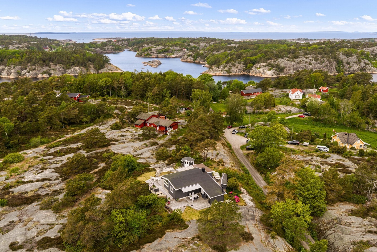 Hytta har romslig tomt Galleribilde