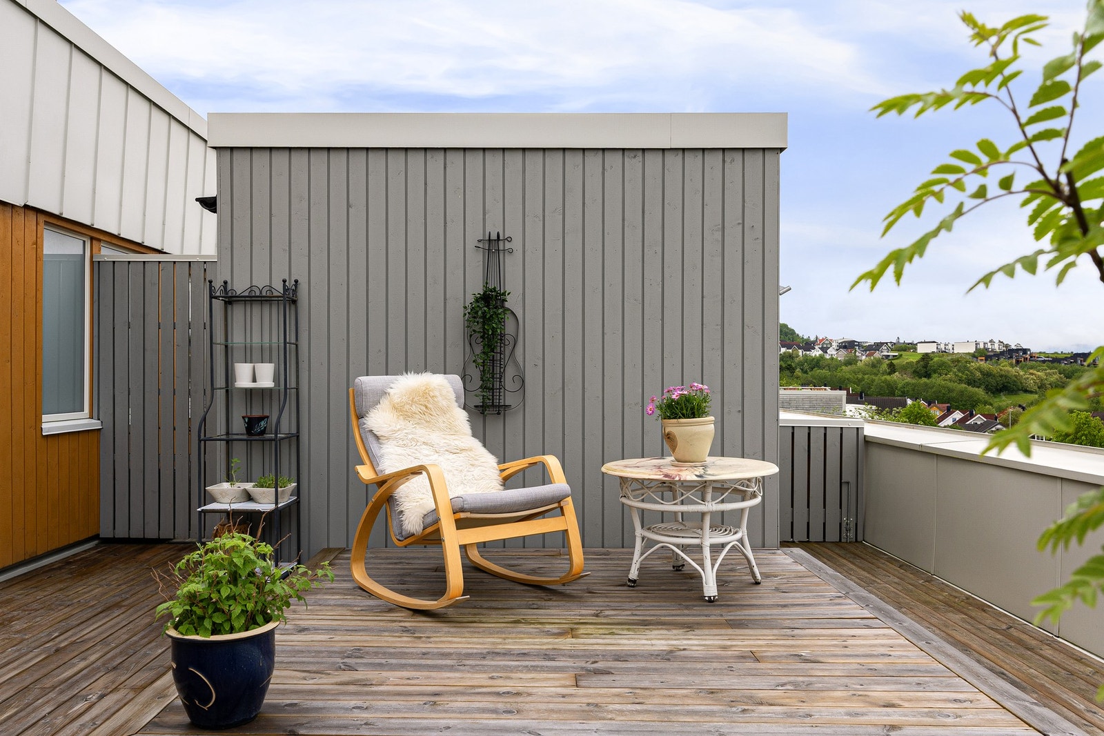 Utebod på terrasse. Galleribilde