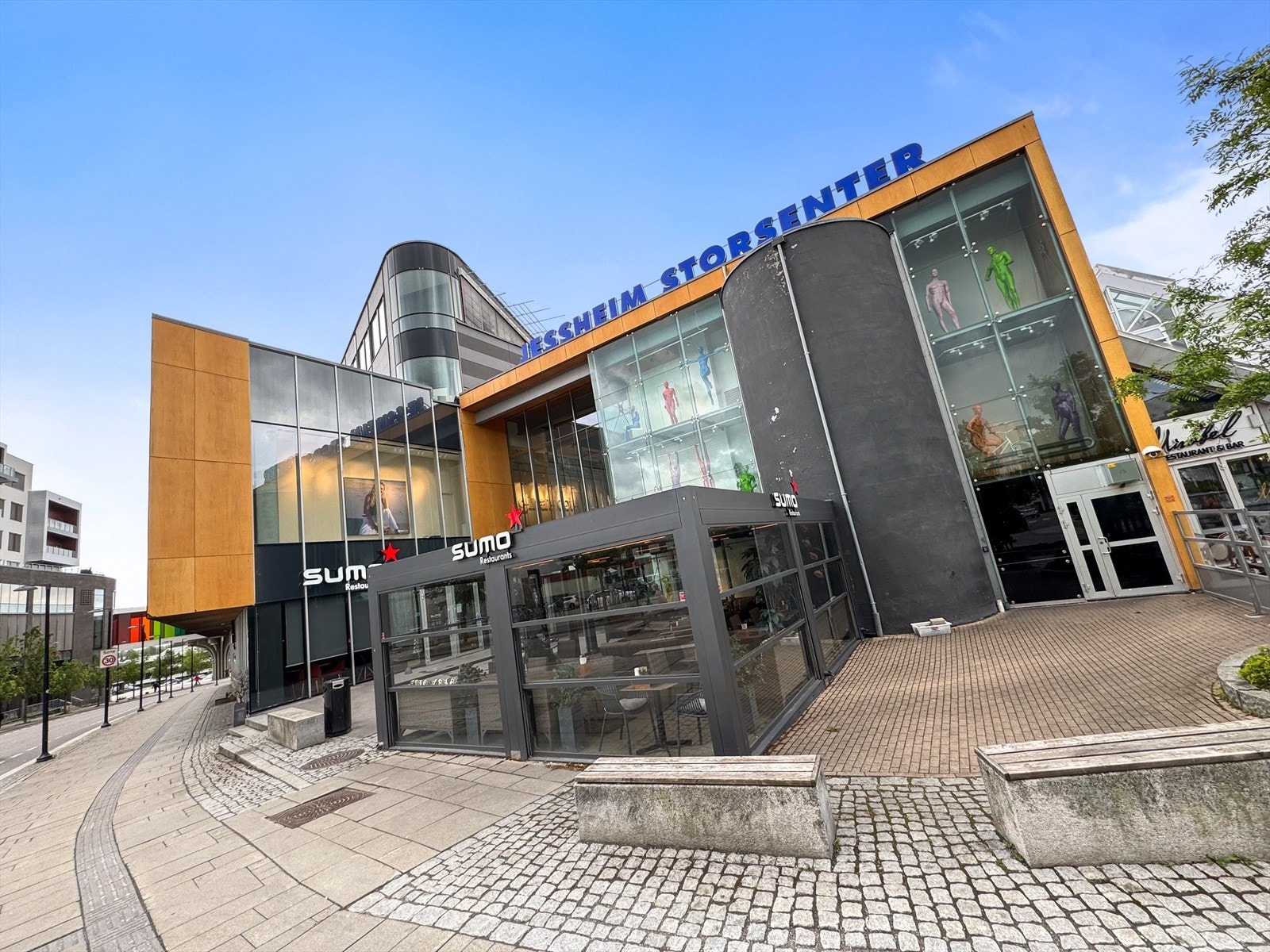 Jessheim Storsenter er et sentralt knutepunkt for både shopping og servering. Galleribilde