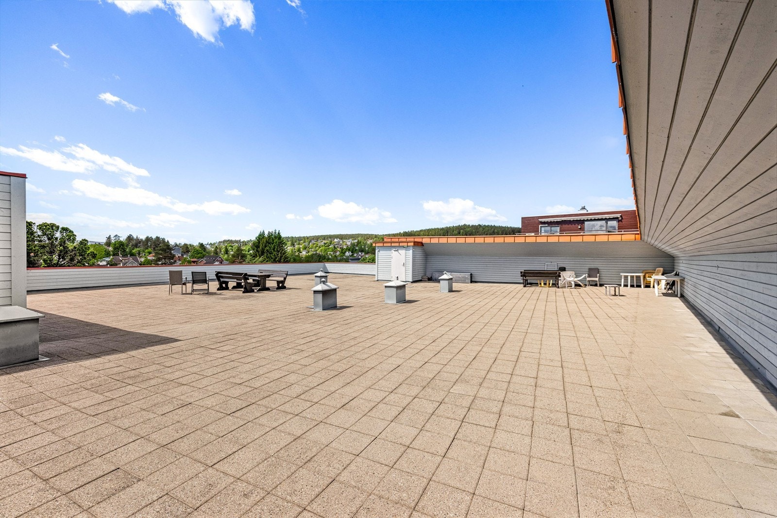 Sameiet har en stor, felles takterrasse tilgjengelig for alle beboerne. Galleribilde