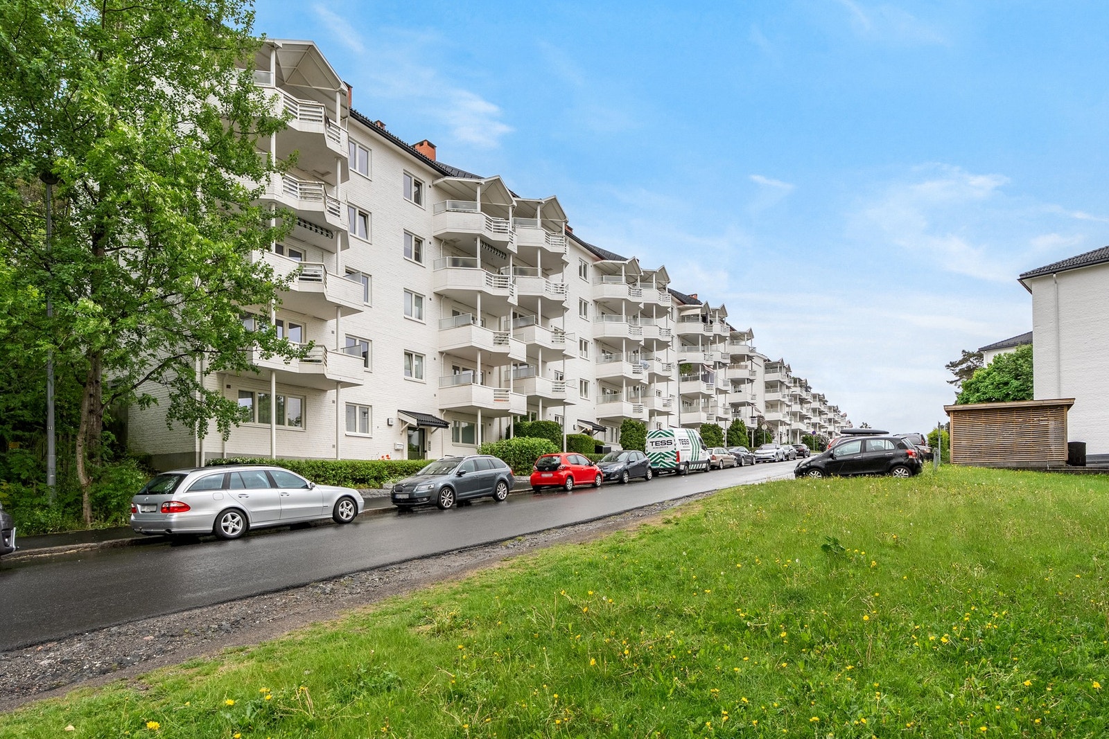 Borettslaget har totalt 224 parkeringsplasser og 15 garasjeplasser som leies ut etter venteliste. Galleribilde