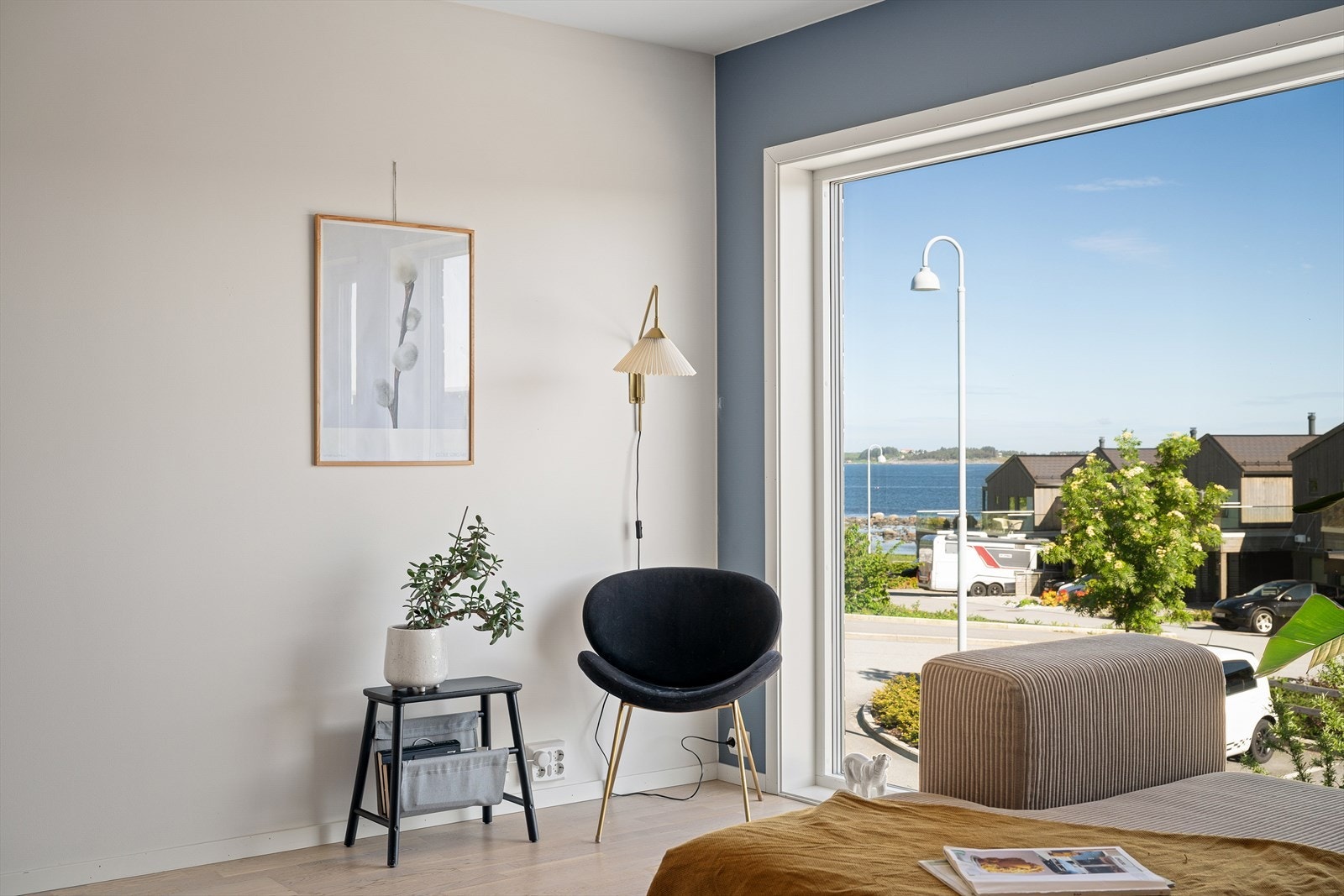 Her bor du kun 200 meter fra sjøen med nydelige tur- og bademuligheter, i et spennende boligområde under utvikling. Galleribilde