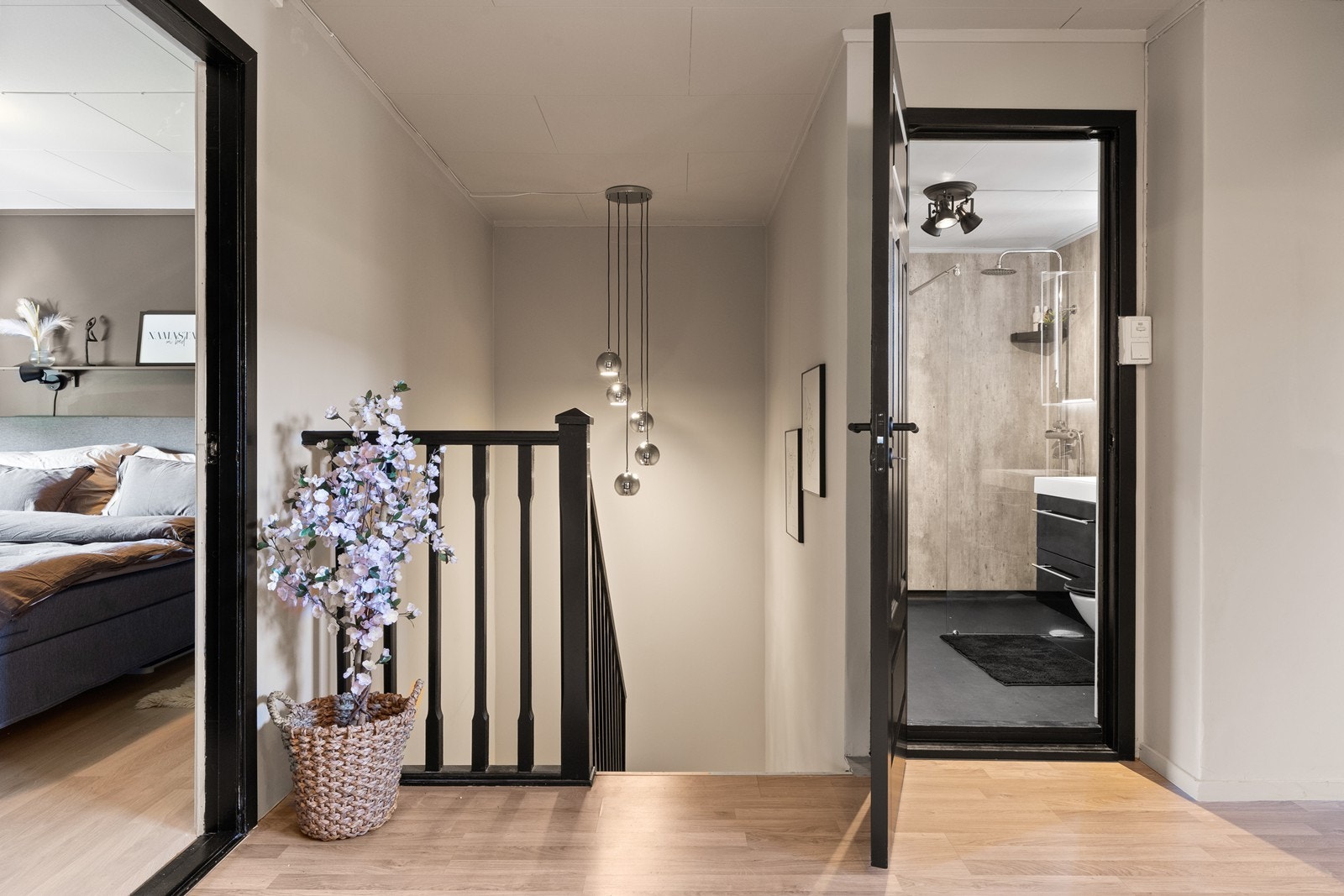 Trappegang med inngang til bad Galleribilde