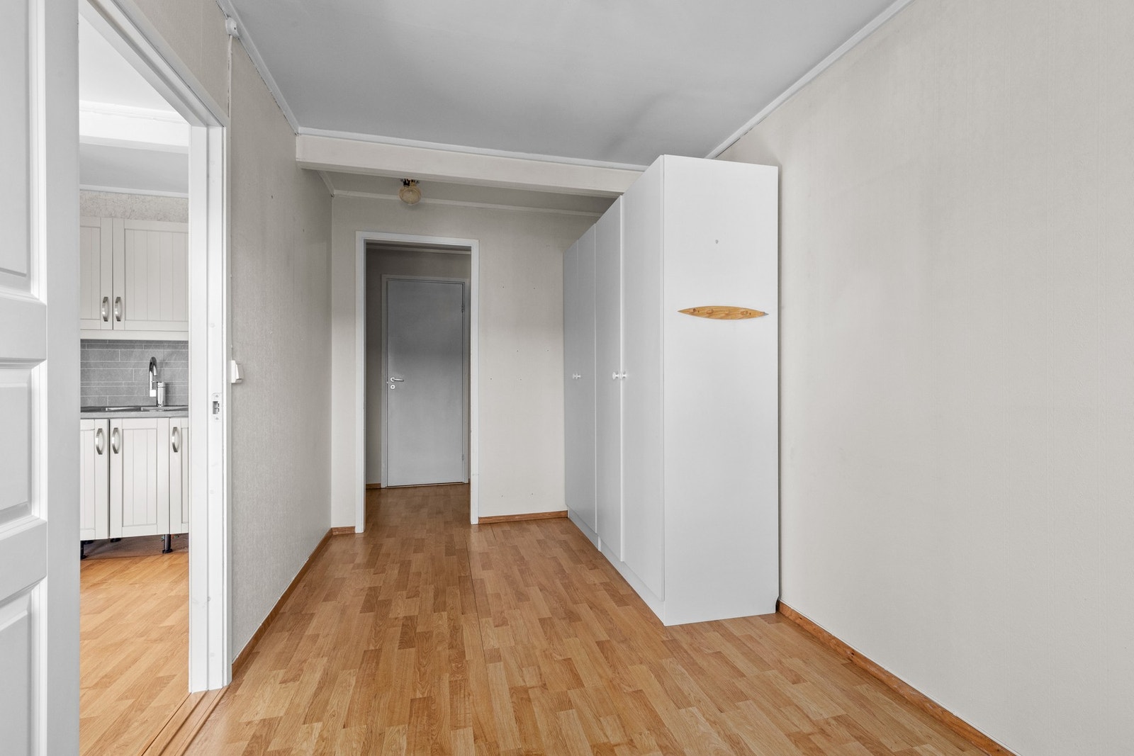 Fra soverom er det tilgang til bod og bad Galleribilde