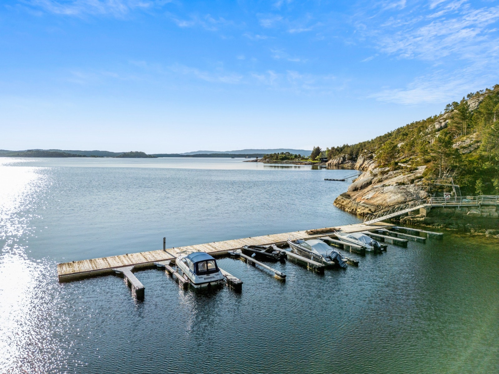 Eiendommen har egen båtplass i marina Galleribilde