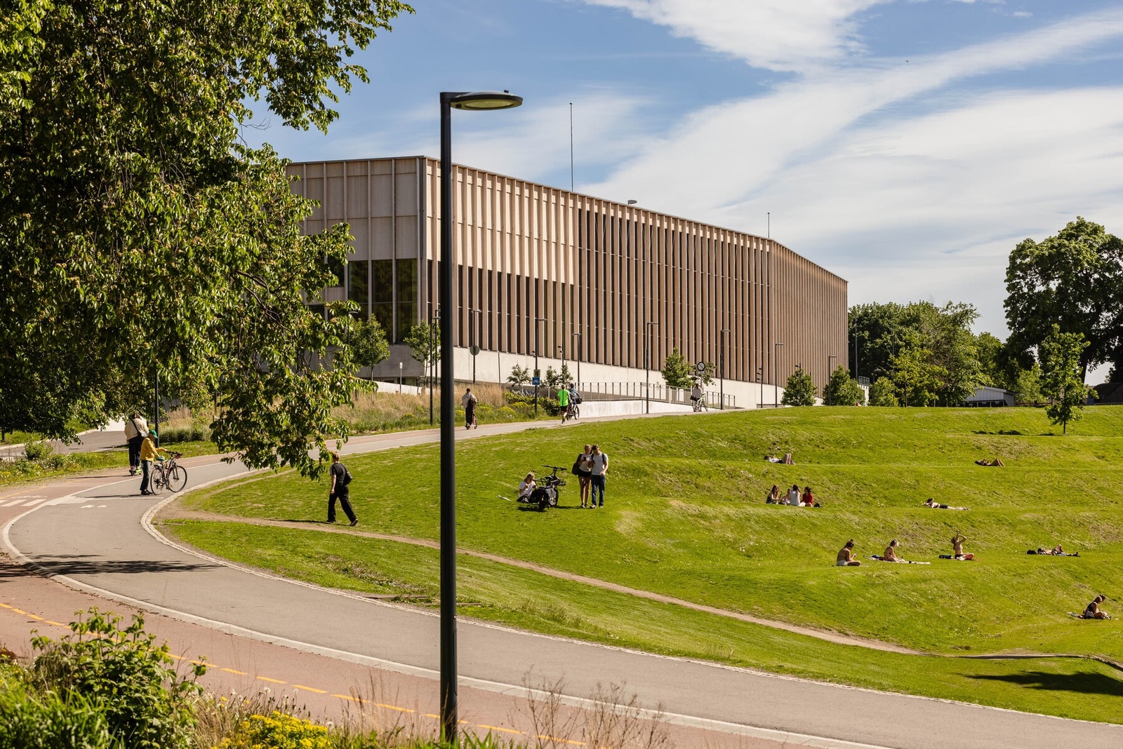 Her bor du helt inntil Ola Narr/Tøyenparken med nye Tøyen bad. Galleribilde
