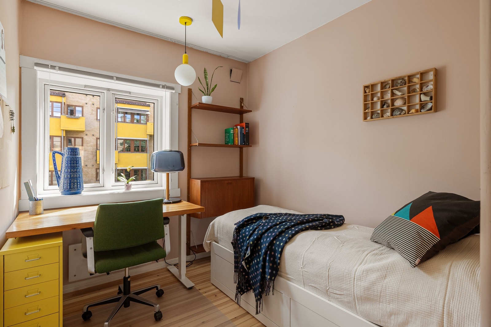 Soverom 2 passer fint som barnerom, gjesterom eller kontor. Galleribilde