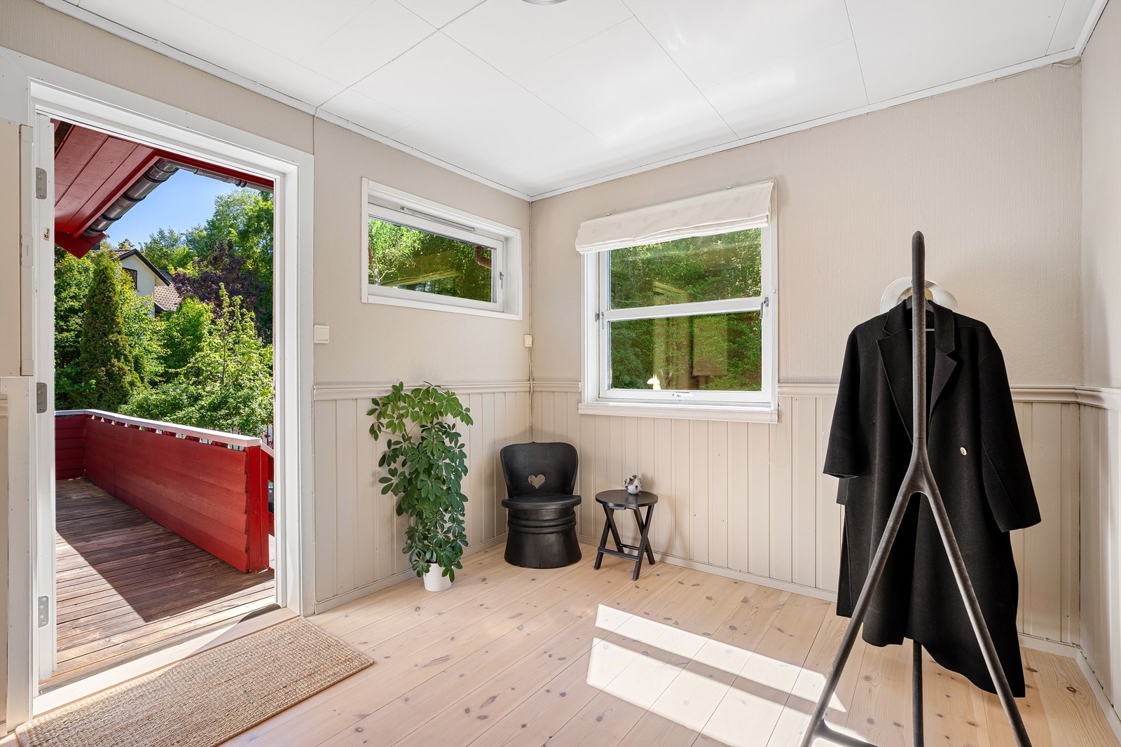 Gang/Entré med plass til oppheng av yttertøy. Det er også plass til garderobeskap. Galleribilde