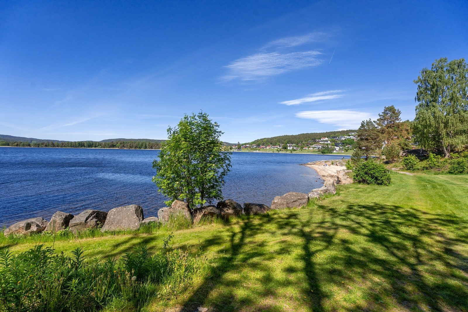 Nærområdet kan by på sjø og strand samt hyggelig tur- og treningsmuligheter. Galleribilde