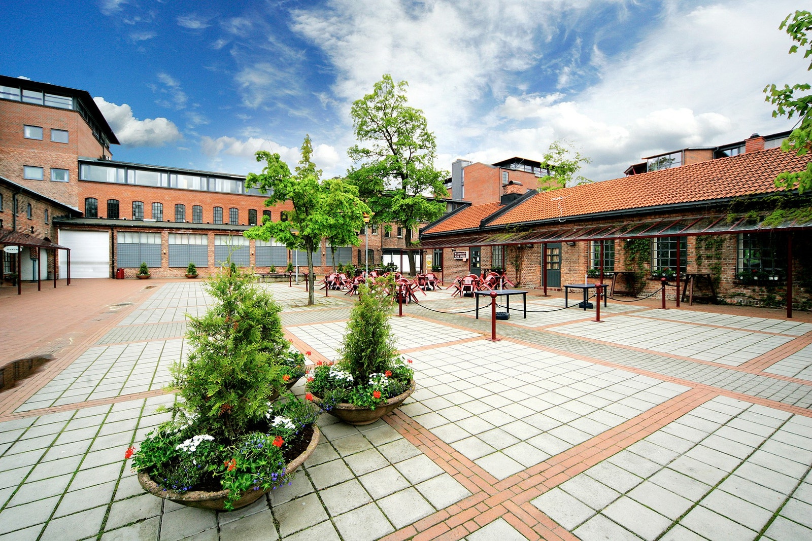 Fyrstikktorget er Helsfyrs levende møteplass, med restauranter, servicefunksjoner, arbeidsplasser og gode kollektivforbindelser samlet rundt et moderne bytorg Galleribilde