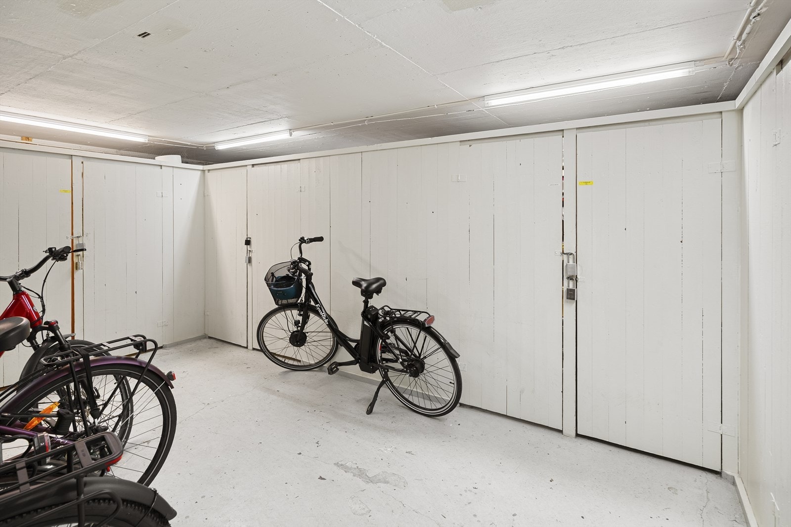 Tilhørende ekstern bod i 1. etasje tilfører leiligheten lagringsplass. Galleribilde