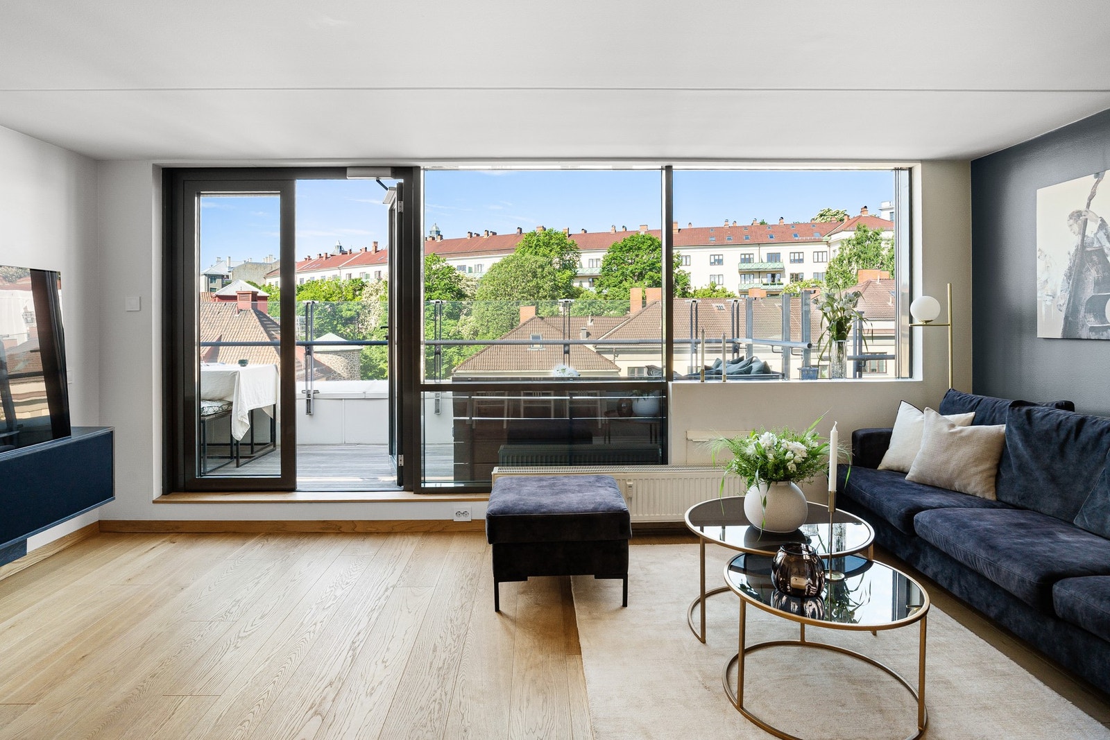 Fra stuen har du direkte adkomst til din helt egne private terrasse! Galleribilde