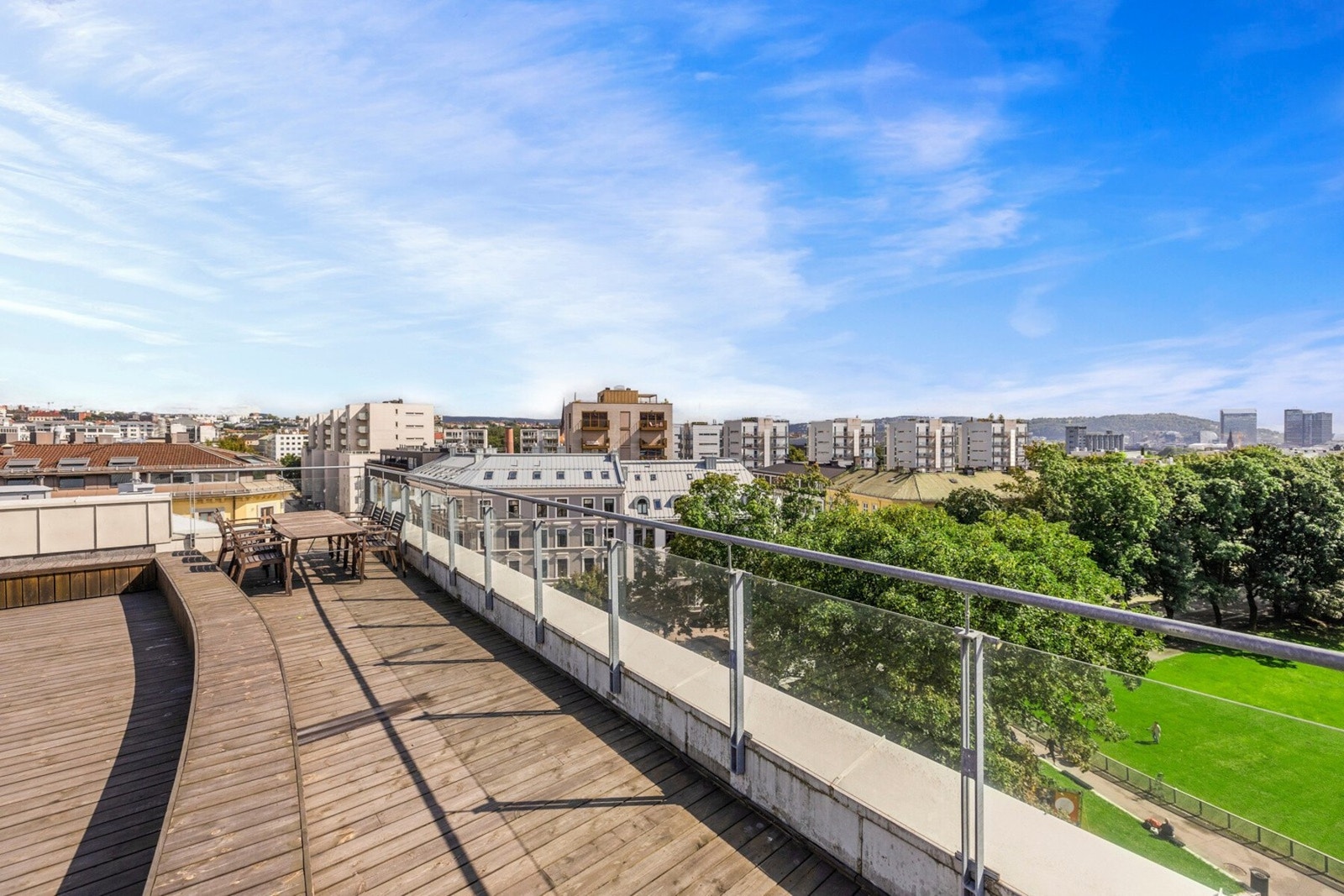 Stor felles takterrasse med fantastiske sol- og utsiktsforhold. Galleribilde