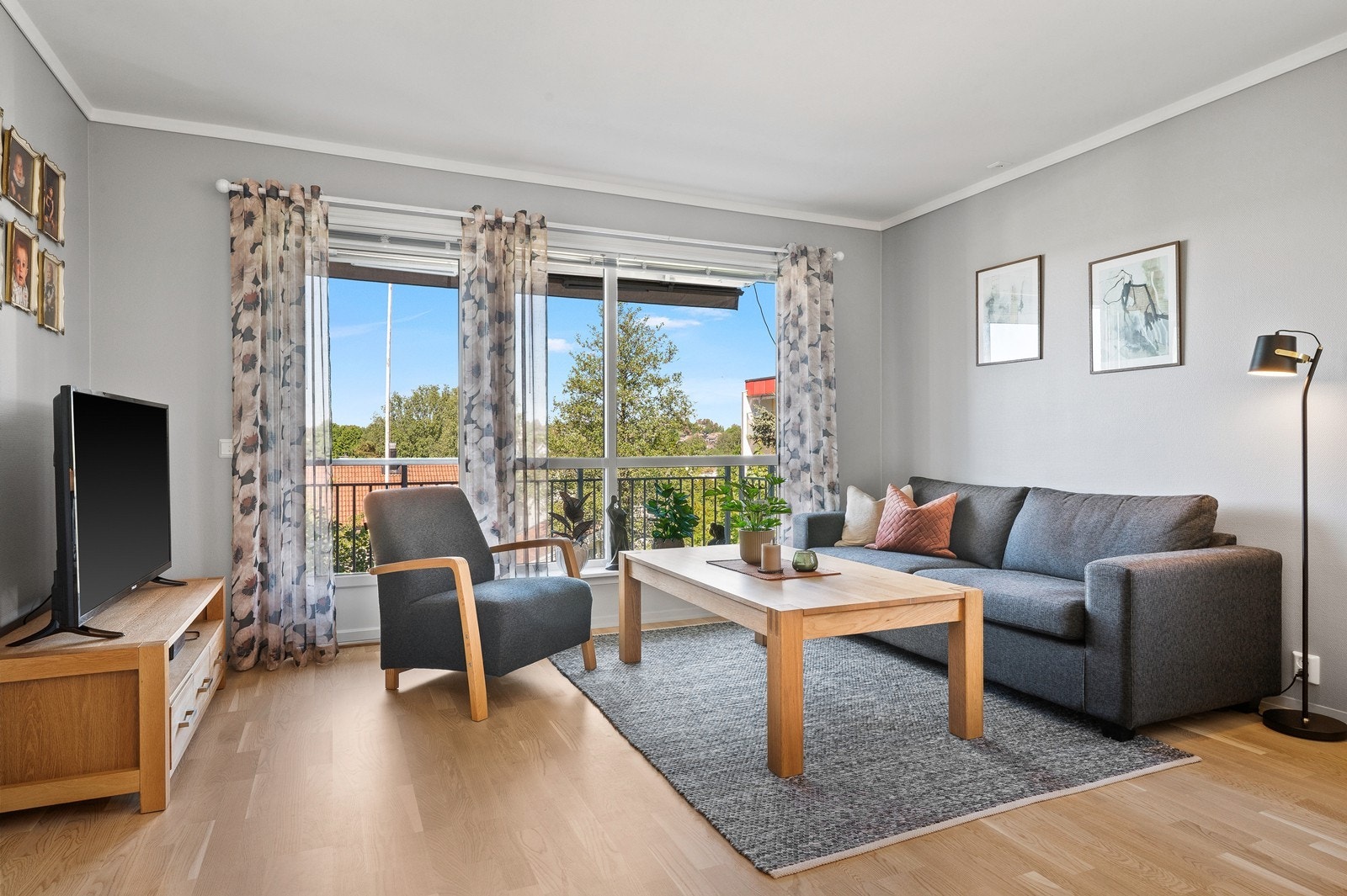 Vinduer med 2-lags isolerglass og utvendig aluminiumsbeslag for enkelt vedlikehold. Galleribilde