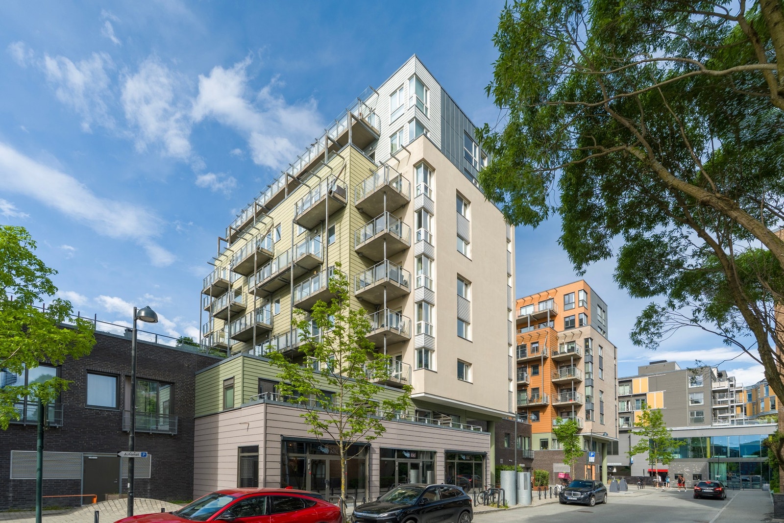 Leiligheten har en utmerket beliggenhet på Solsiden, med nærhet til både båtmarina, studieplasser og fine shoppingmuligheter. Galleribilde