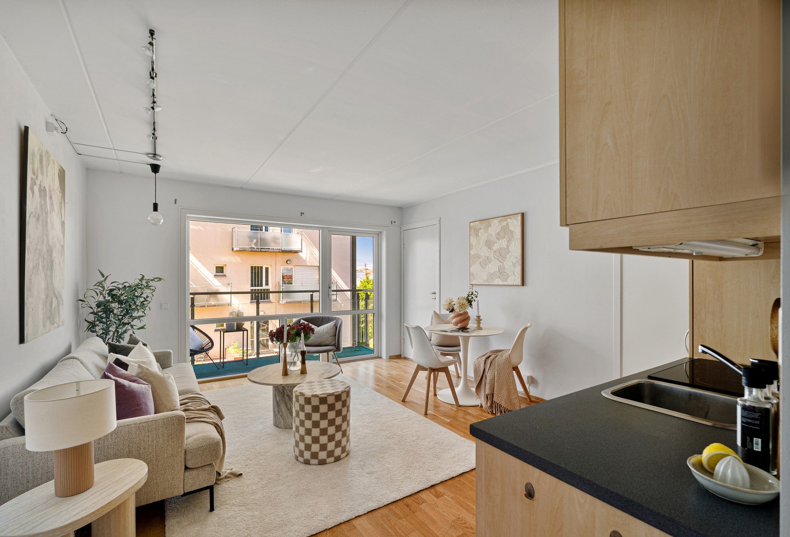 Leiligheten består av store oppholdsrom som er enkle å innrede. Galleribilde