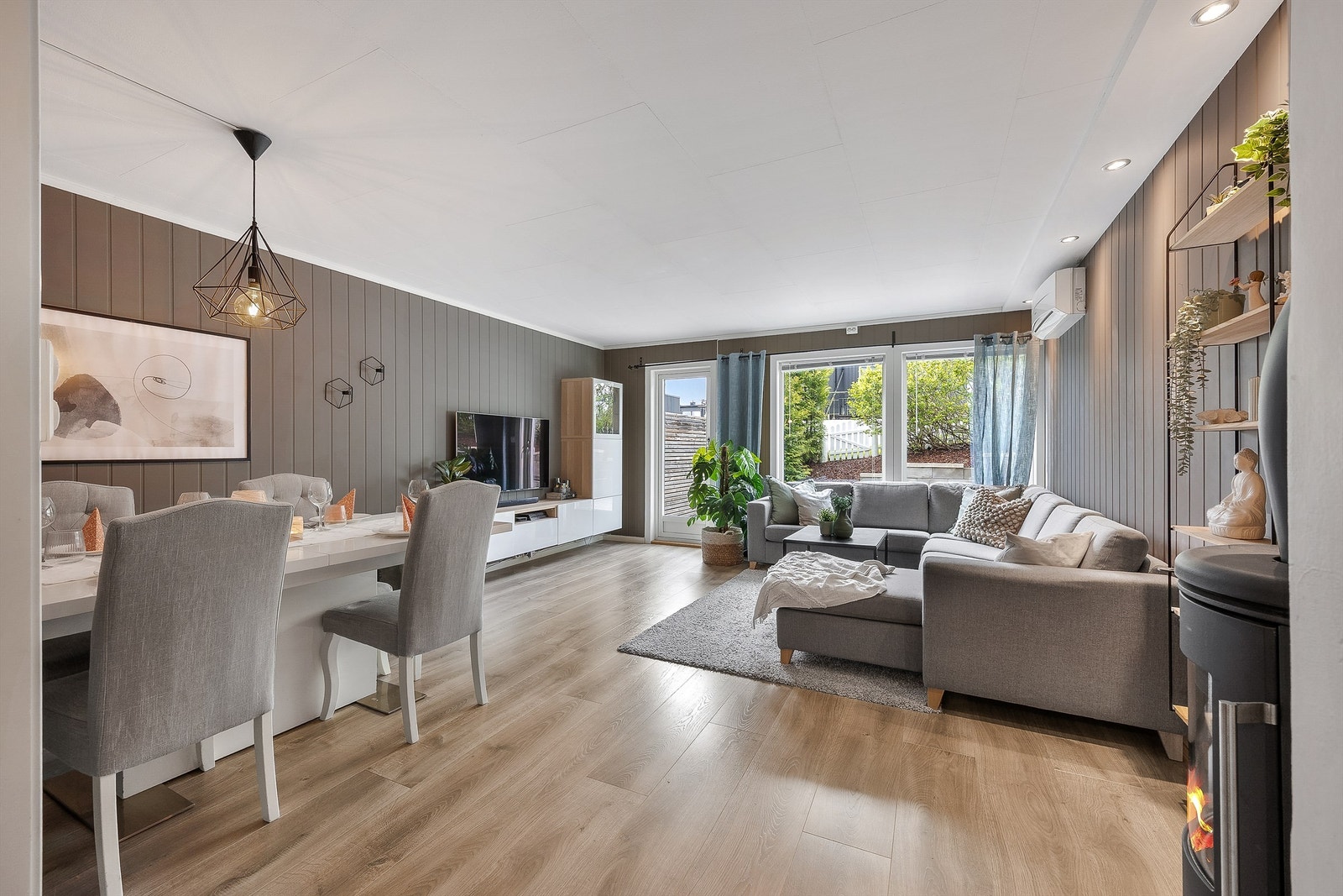 Dette er et koselig og velholdt rekkehus sentralt på Skedsmokorset, med nydelige uteplasser og en barnevennlig planløsning! Foto: Espen Edin Døhlen Galleribilde