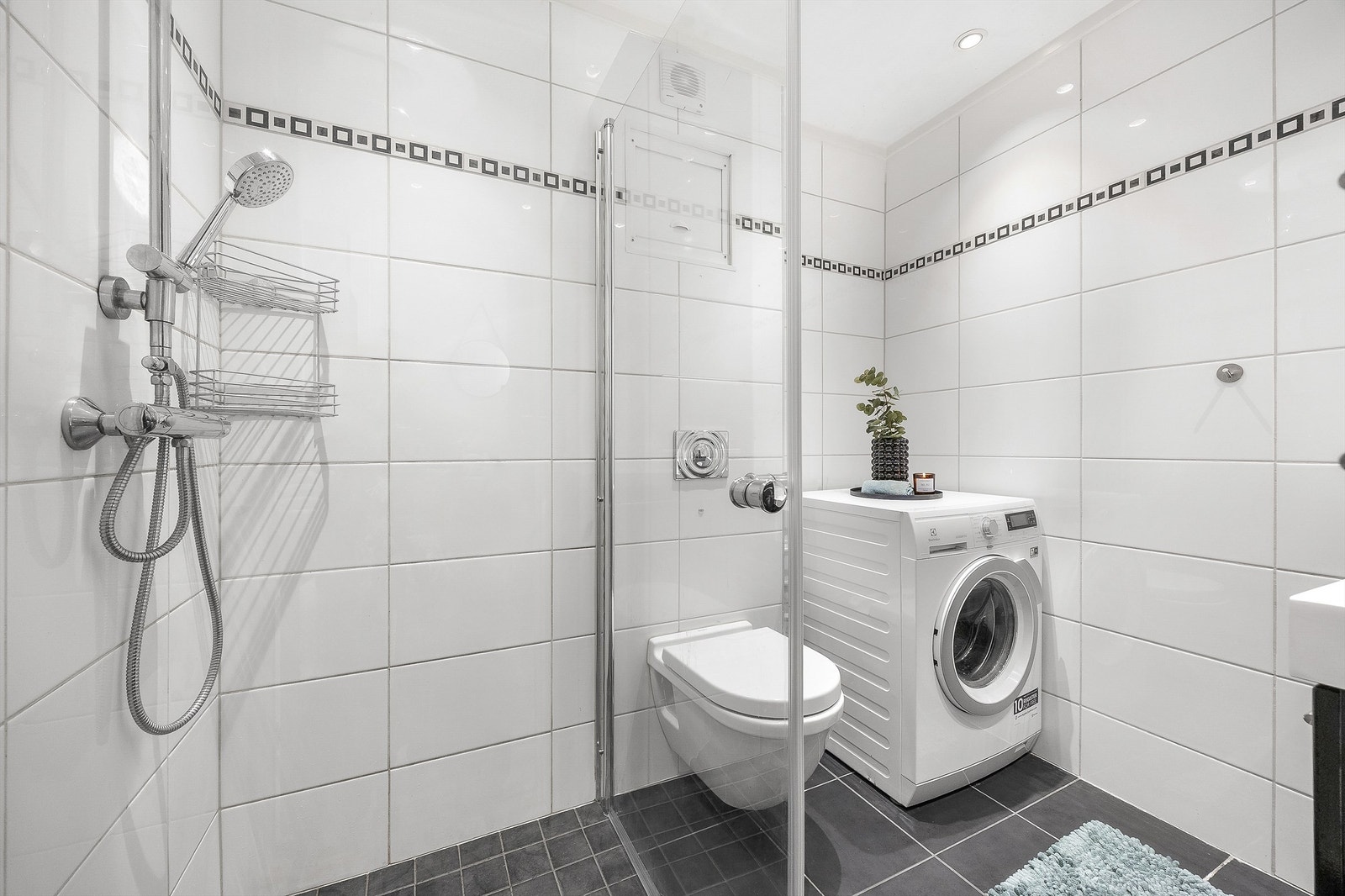 Badet har opplegg for vaskemaskin. Galleribilde