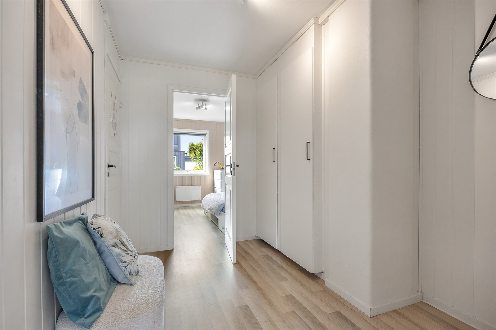 God skapplass for oppbevaring i gangen. Galleribilde