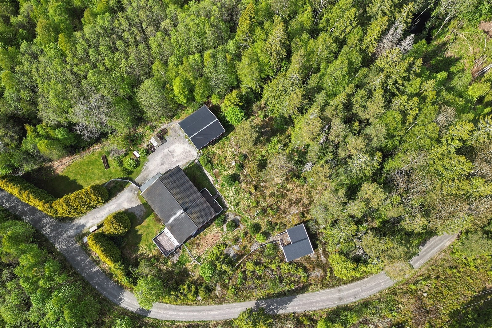 Eiendommen er tilknyttet Langerødveien veilag, som sørger for vedlikehold og brøyting av veien. Galleribilde
