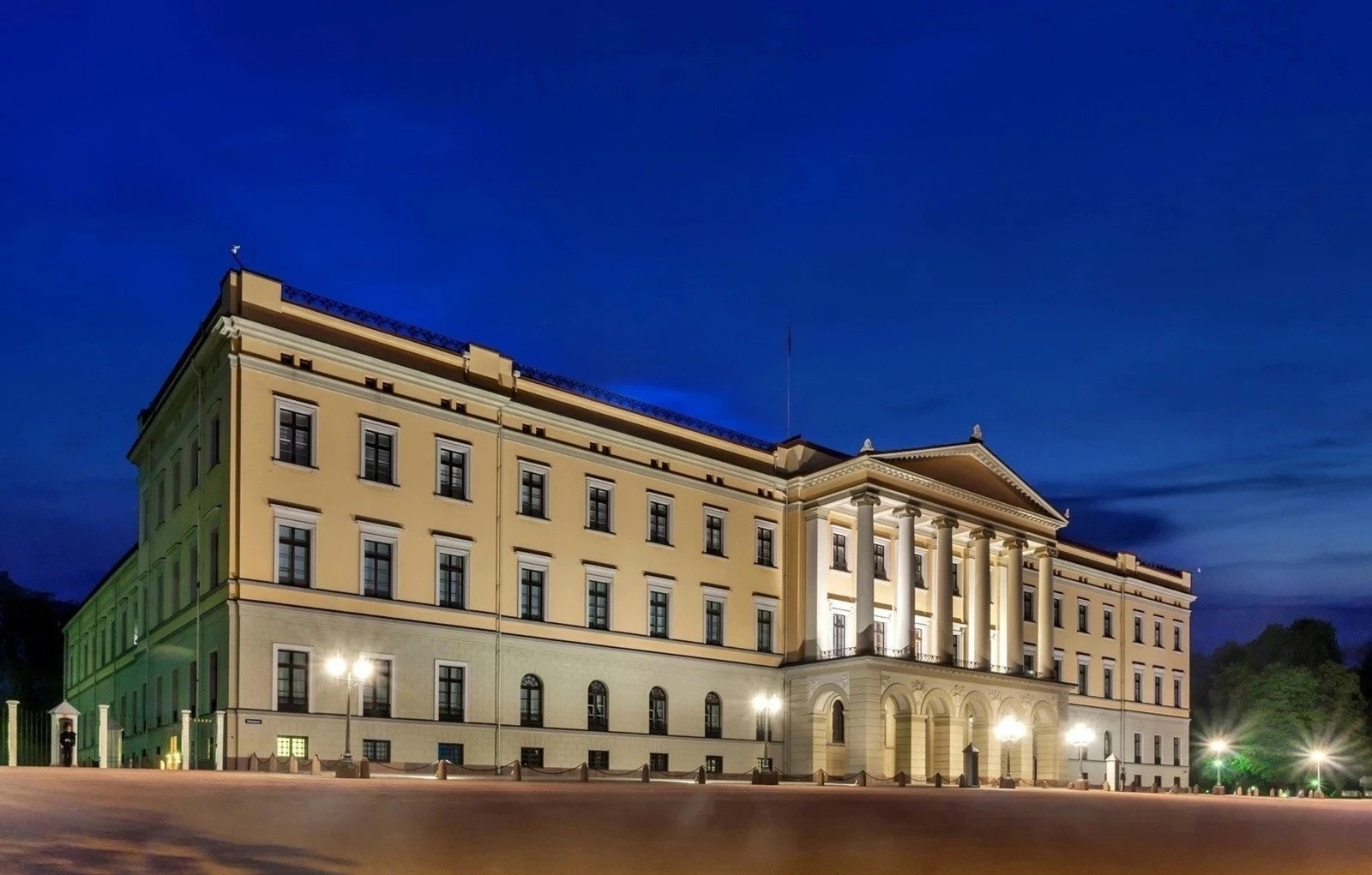 Attraktiv beliggenhet rett bak slottet Galleribilde