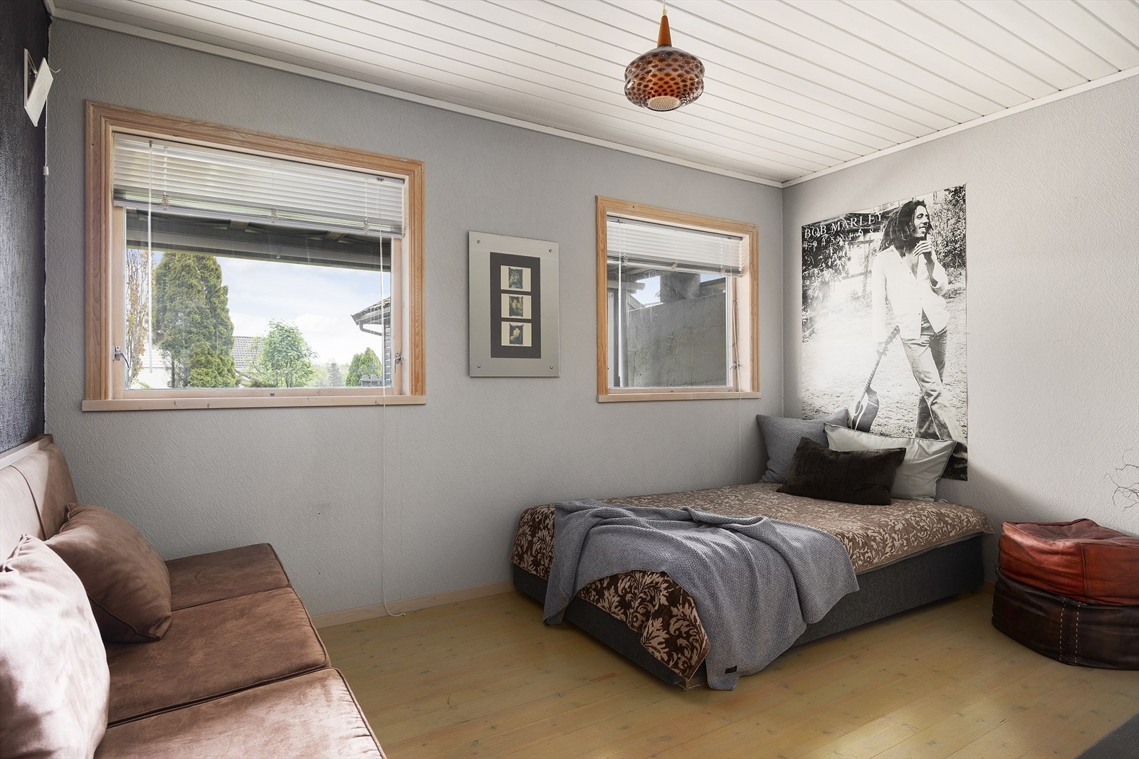 Soverom i underetasjen med god plass til seng og møblering. Galleribilde