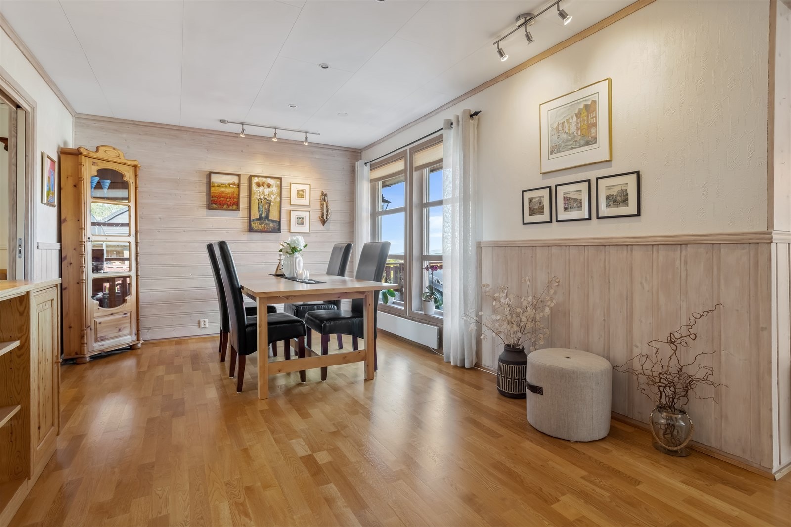 God plass til spisestue. Galleribilde
