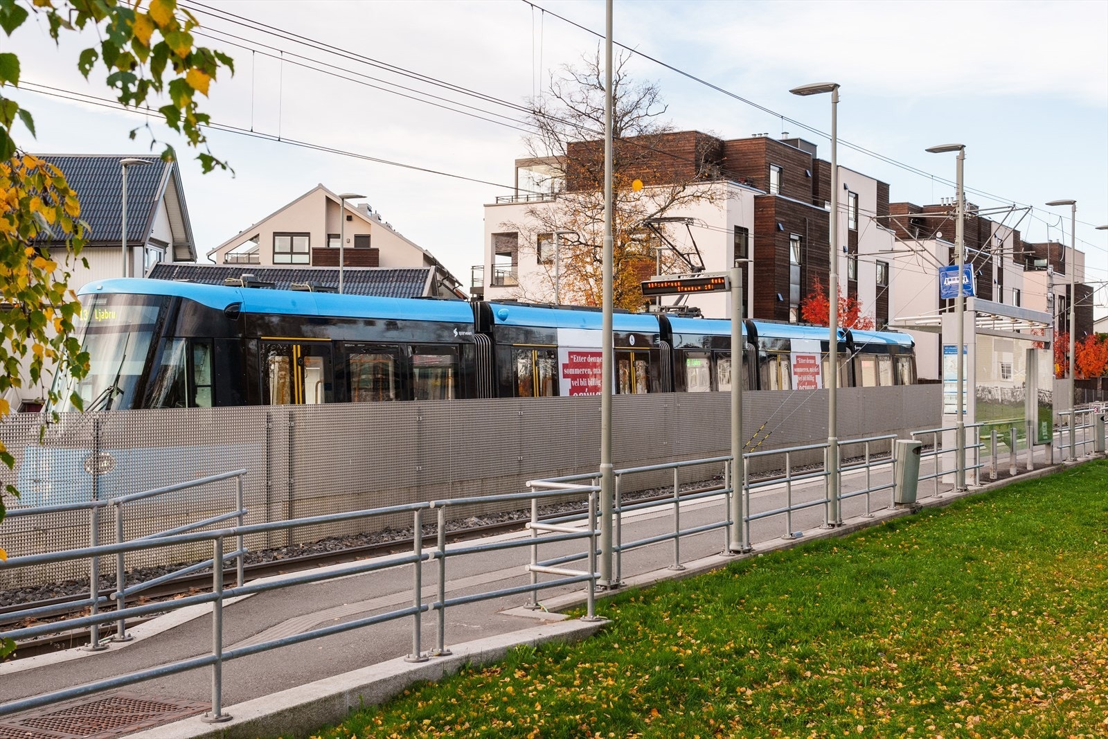 Kollektivtilbudet er meget godt med kort vei til både buss og trikk, som gir effektiv forbindelse til Oslo sentrum. Galleribilde