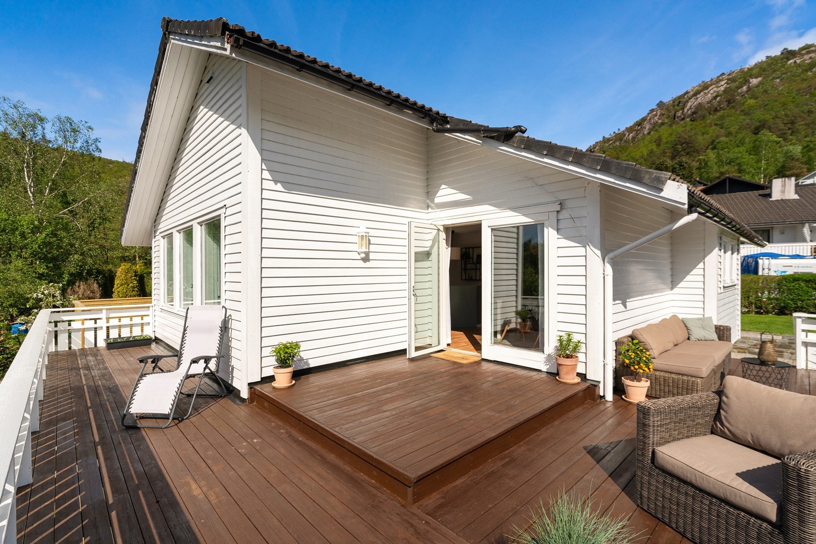 Veranda med adkomst fra stue - sommeren blir en naturlig forlengelse av oppholdsrommet. Galleribilde